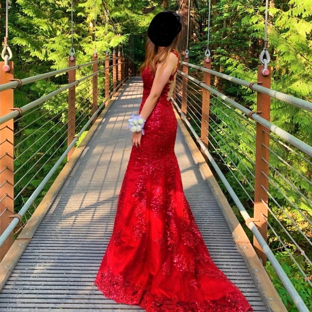 Long red prom / formal dress